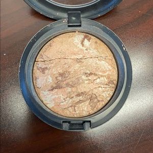 MAC POWDER- Gold Spill (lightly used with crack)